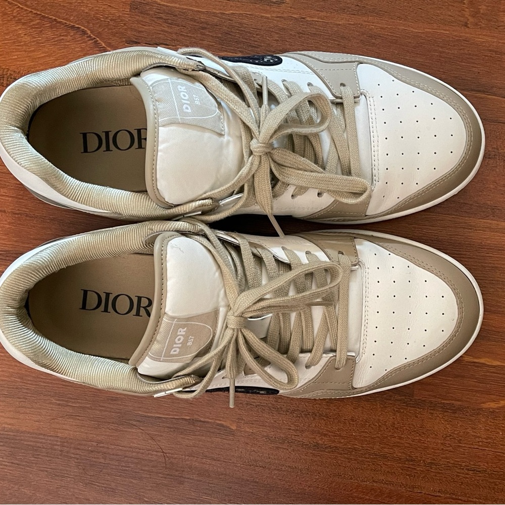 Dior Sneakers (Fall Collection 2024)
B57 Low-Top Sneaker
Beige and White, black - Picture 1 of 2